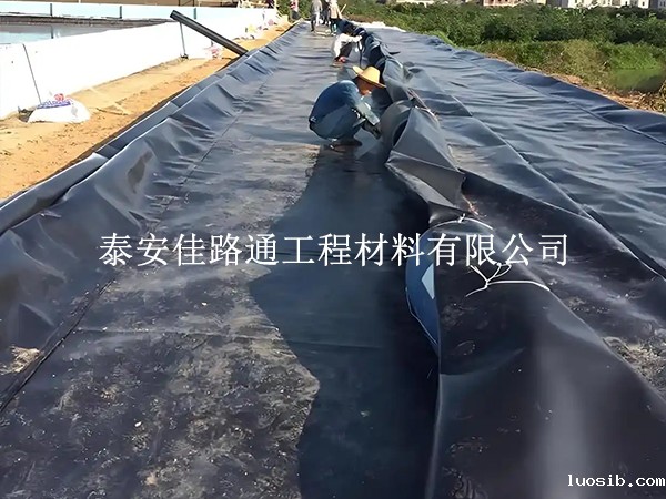 蓄水池防渗膜破损修补技巧:精准补漏,守护防渗长效 蓄水池防渗膜破损修补技巧:精准补漏,守护防渗长效