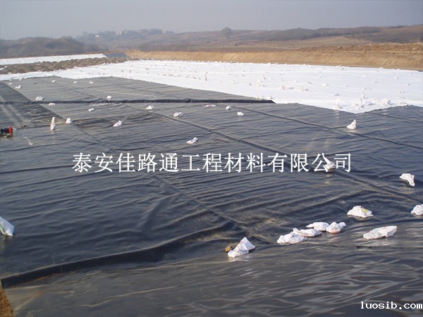 盐田防渗土工膜后期养护:做好日常管控,延长防渗寿命 盐田防渗土工膜后期养护:做好日常管控,延长防渗寿命