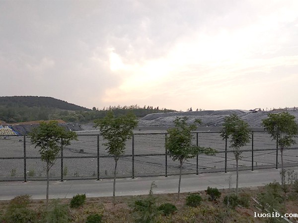 垃圾填埋场土工膜对生活垃圾进行有效覆盖