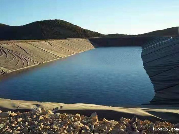 水产养殖可采用单层防渗土工膜