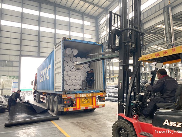 养殖防渗膜须确保更加稳定的化学性质