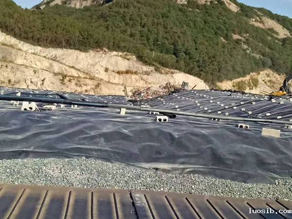 概述沼气池铺设养殖防渗膜时的注意事项