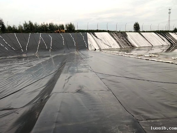 养殖防渗膜因意外破损如何修复？