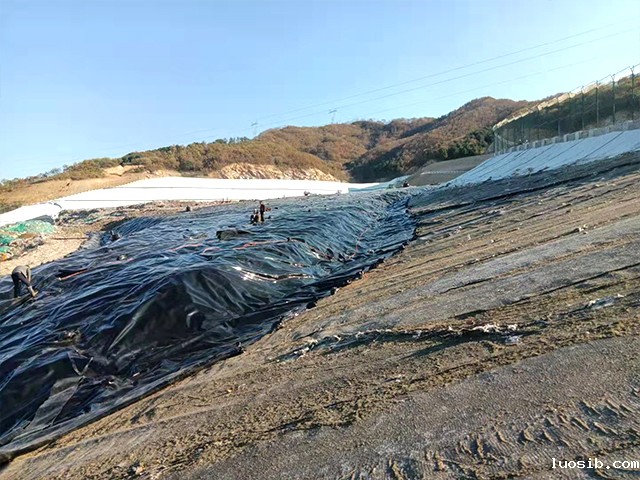 防渗土工膜的复杂施工更须保证质量。