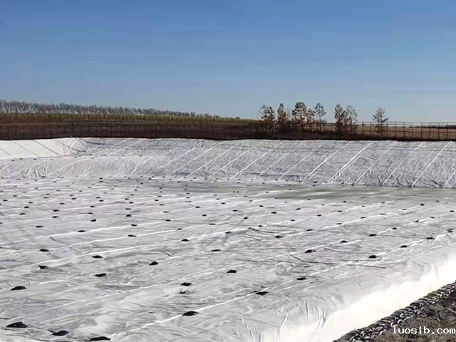 垃圾填埋场铺设防渗土工膜该如何施工？