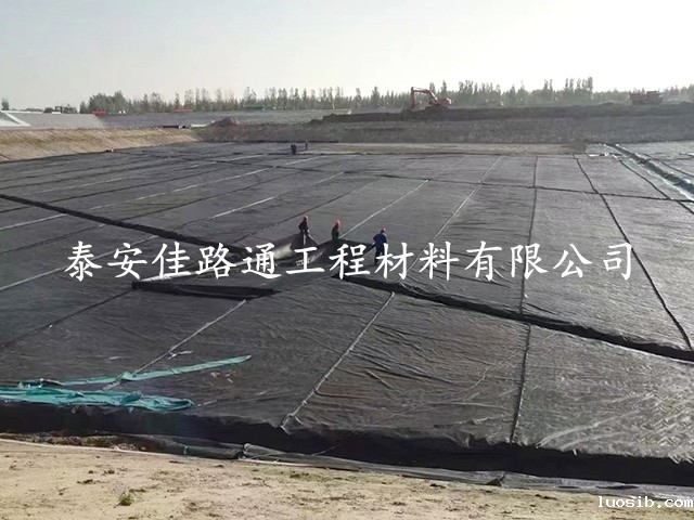 处理好防渗土工膜焊缝，保障施工质量