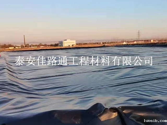 生产中哪些因素会影响养殖防渗膜的厚度呢？