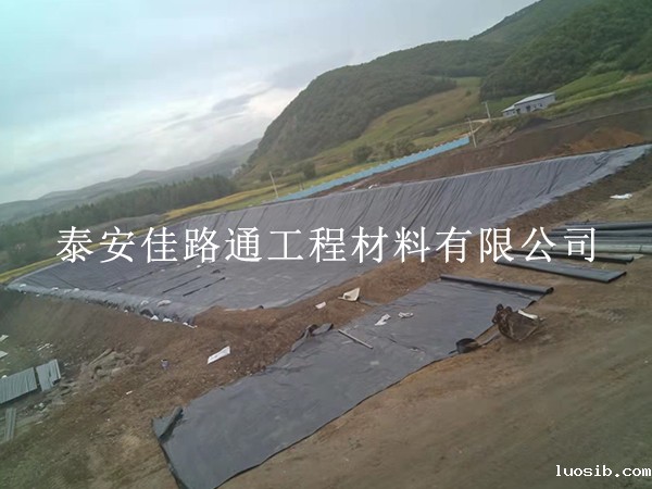 鱼虾养殖防渗膜铺设使用专注细节施工