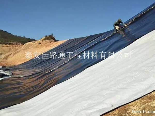 防渗膜厂家介绍鱼塘防渗膜铺设基层处理的要求