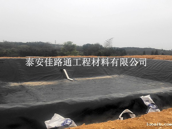 确定养殖防渗膜的基础连接方法