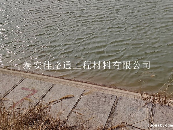 水产养殖行业铺设防渗土工膜有哪些注意事项？