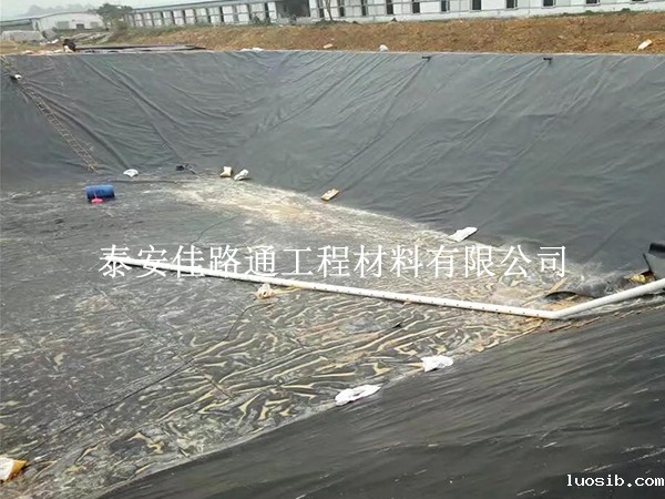 处理蓄水池防渗膜热膨胀问题的方式方法