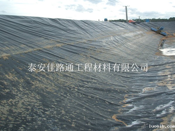 水产养殖防渗膜应对四季的施工措施