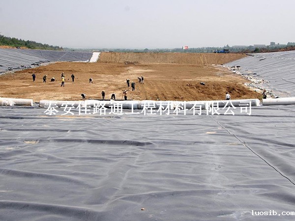 防渗土工膜的耐温性能：坚韧守护，四季无忧