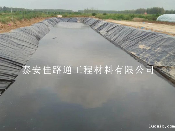 养殖防渗膜铺设总出问题？气候因素要避开