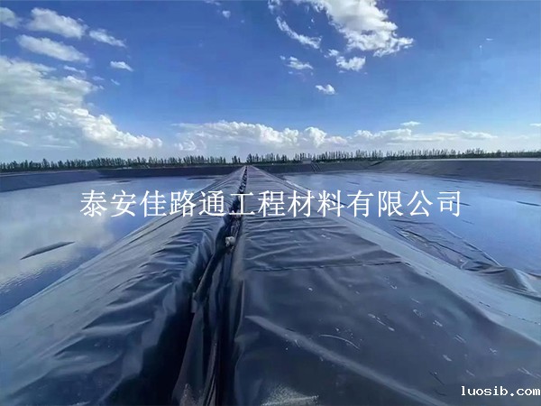 蓄水池防渗膜卸车验收：别等铺好再发现问题