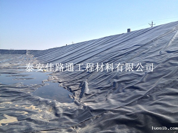 延长防渗膜寿命！人工湖防氧化技巧大揭秘