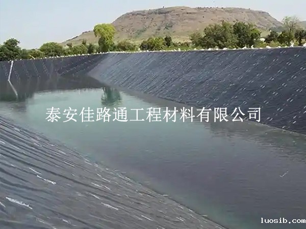 人工湖防渗膜焊接铺贴技巧：规范操作，筑牢无缝防渗屏障