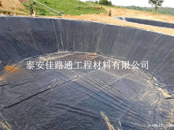 沼气池防渗膜雨季铺设技巧：科学施工，规避雨水带来的防渗隐患
