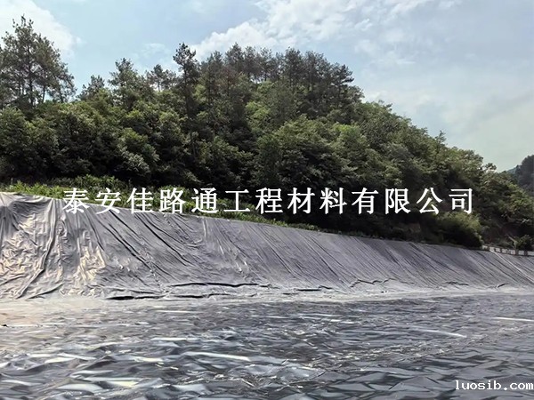 养殖防渗膜基面平整度管控：筑牢防渗根基，规避养殖隐患