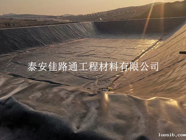 人工湖防渗膜施工焊接注意事项 规范操作杜绝渗漏隐患